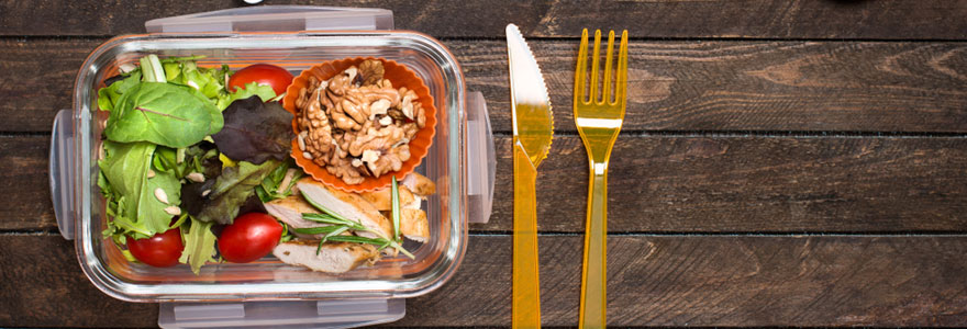 la-livraison-de-repas-au-travail-pour-un-dejeuner-reussi